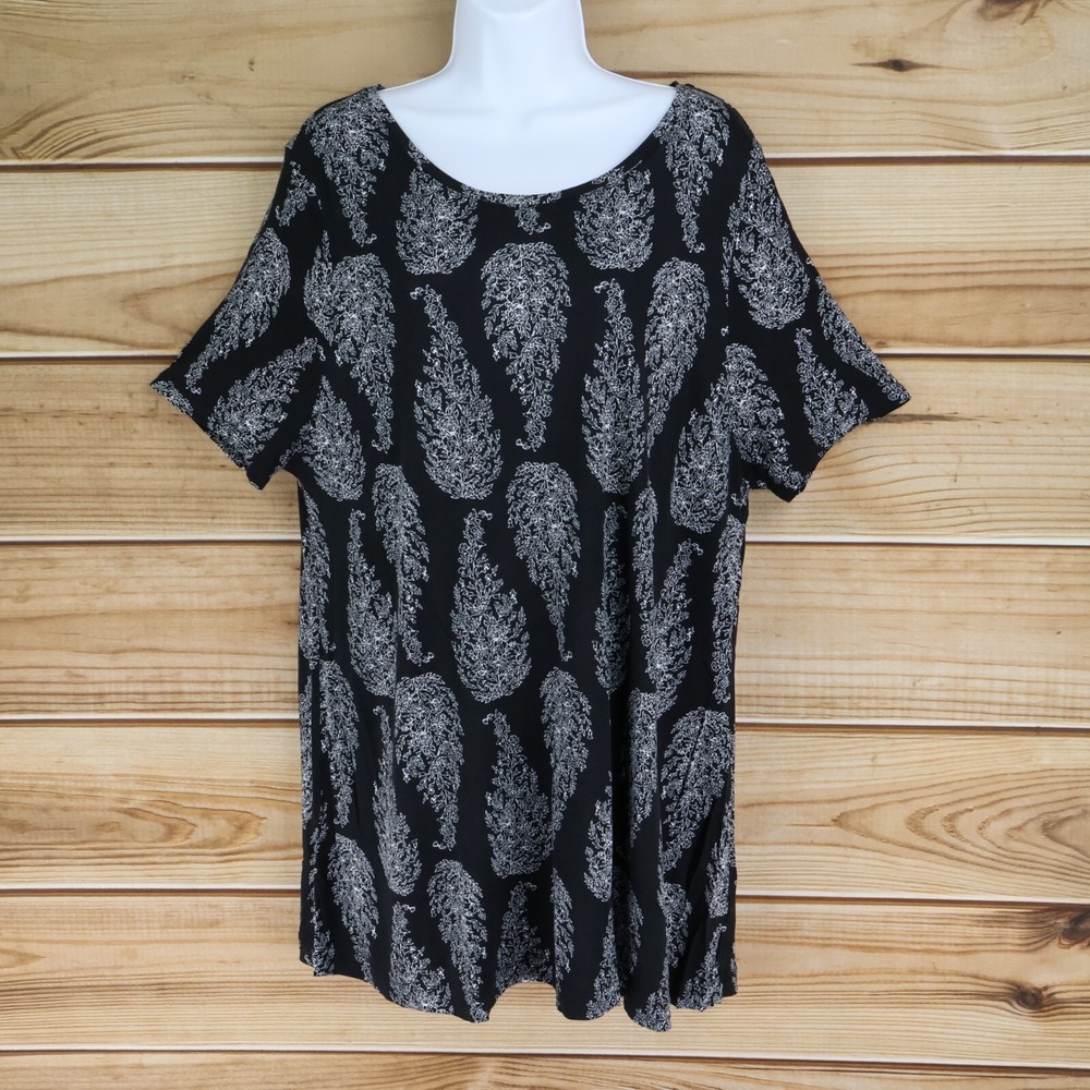 Old Navy Short Sleeve Shirt Womens Size XL Black White Paisley Lightweight Soft